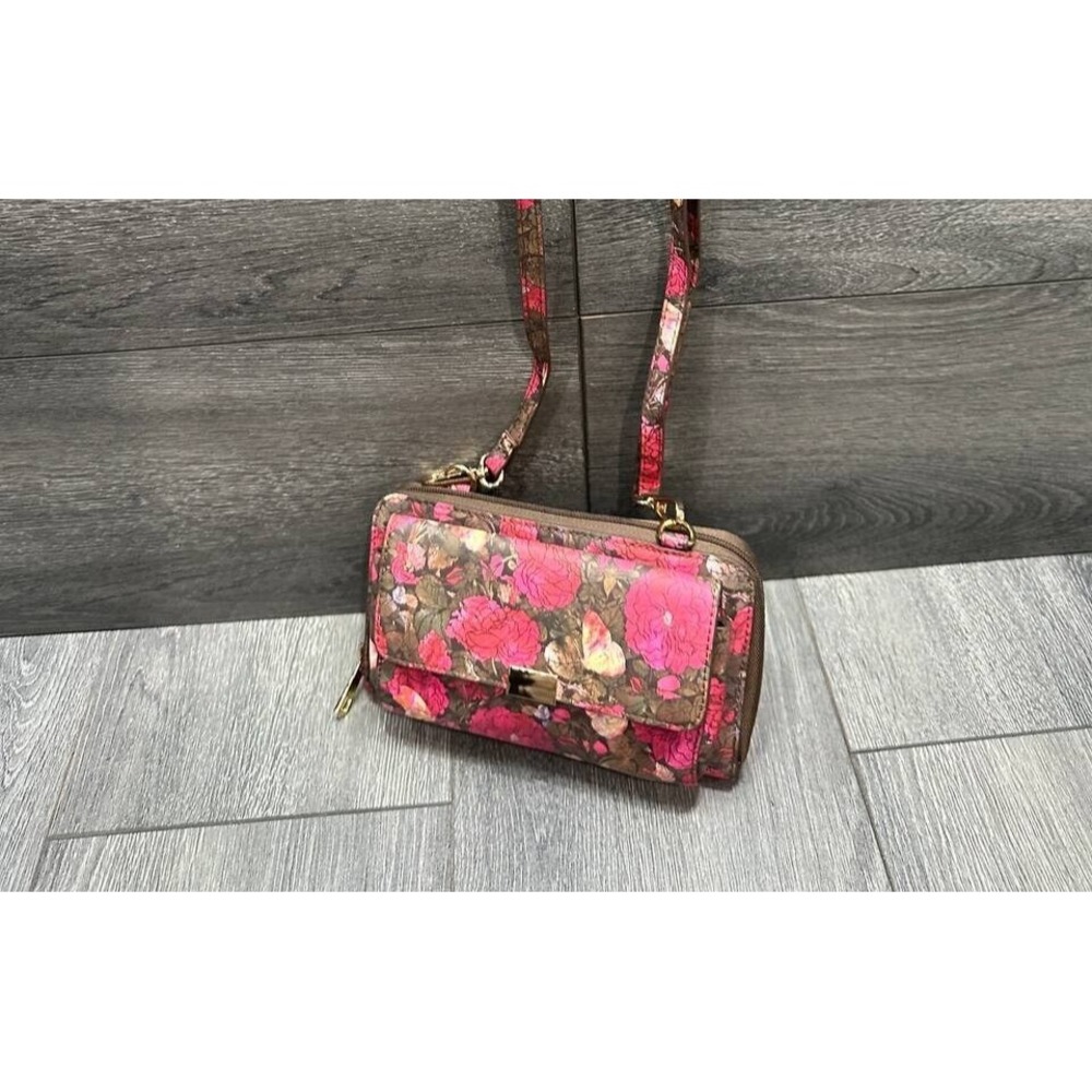 Save the Girls Touchscreen Crossbody Sanibel Rose in Bloom bag flower B000124